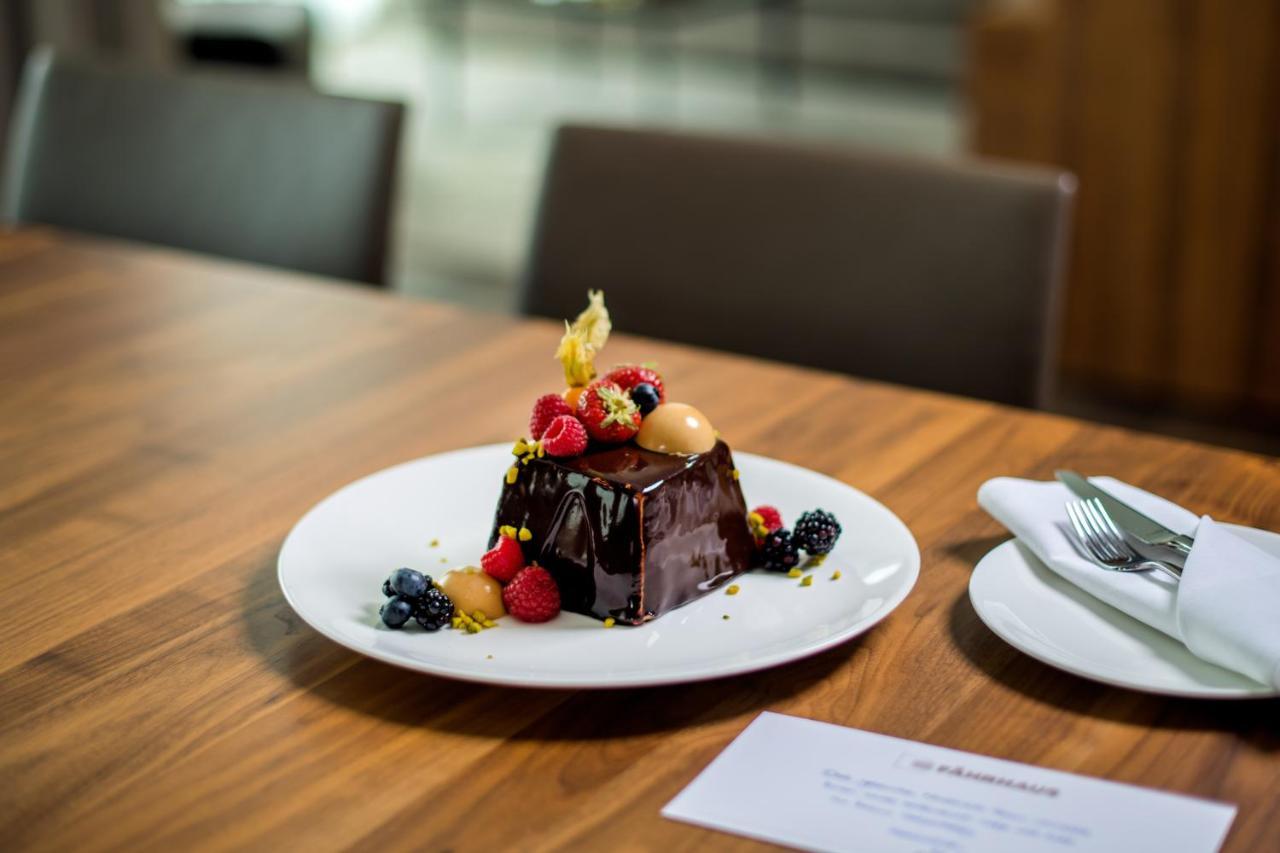 Faehrhaus Koblenz 호텔 외부 사진 A chocolate dessert