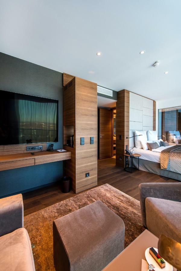Faehrhaus Koblenz 호텔 외부 사진 A room at the hotel