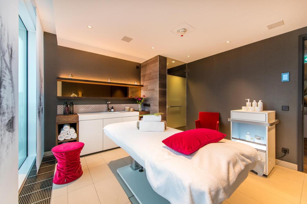 Faehrhaus Koblenz 호텔 외부 사진 Treatment room at The Mayfair Spa